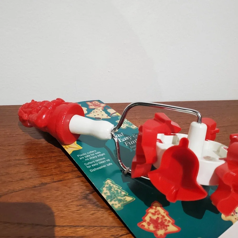 New in box 1992 Wilton Santa's Cookie Wheel 6 Shape Cutter‎ / Stock #2304-803